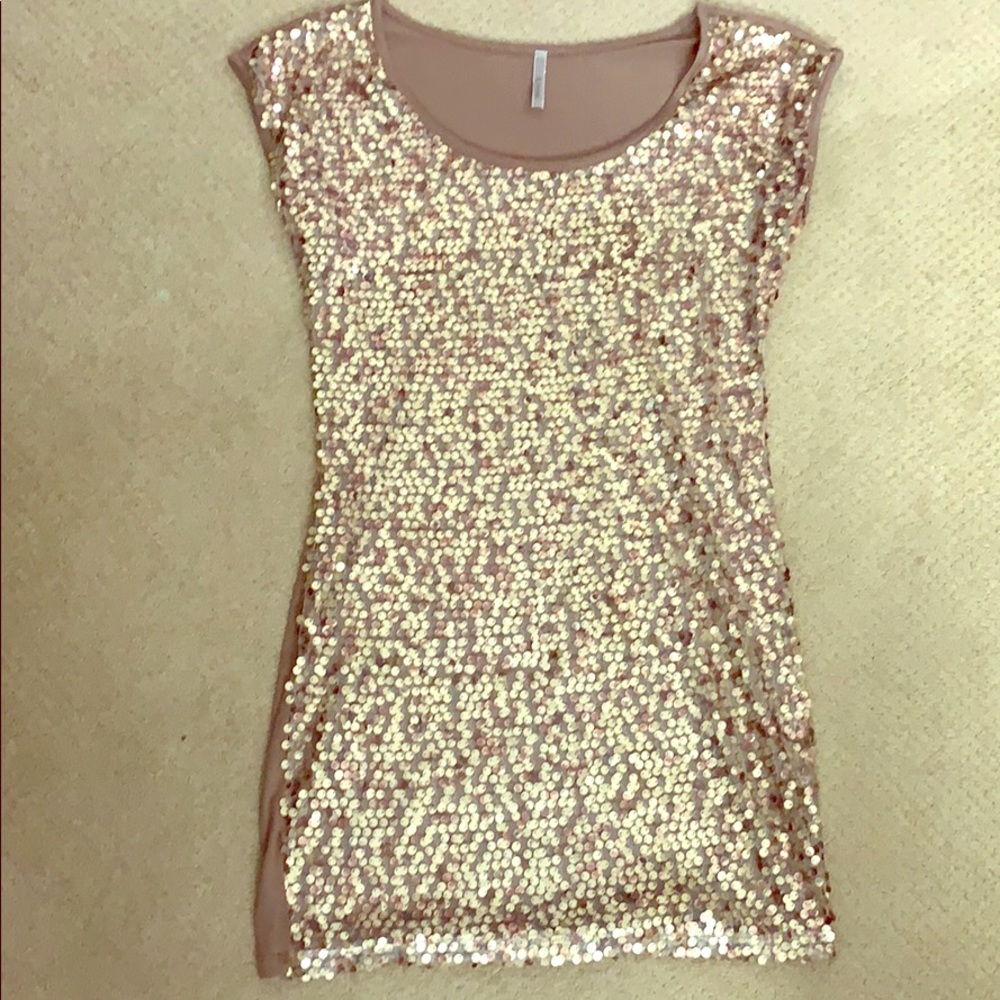 Golden short dress, very comfortable!